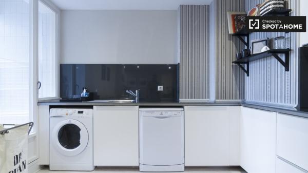 Habitación para alquilar en un moderno apartamento de 5 dormitorios en Indautxu