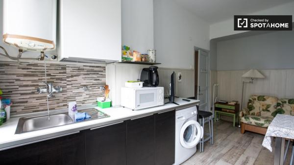 Habitación tradicional en apartamento de 3 dormitorios en Uribarri, Bilbao