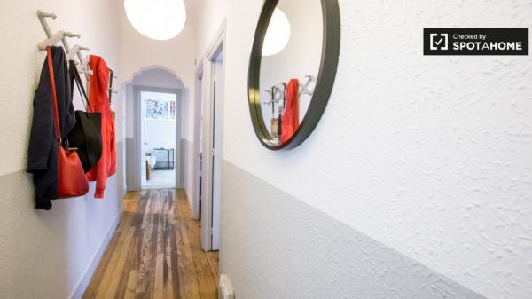 Habitación tradicional en apartamento de 3 dormitorios en Uribarri, Bilbao