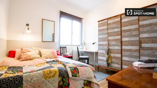 Habitación tradicional en apartamento de 3 dormitorios en Uribarri, Bilbao