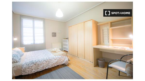 Alquile una habitación en piso compartido en Casco Viejo, Bilbao