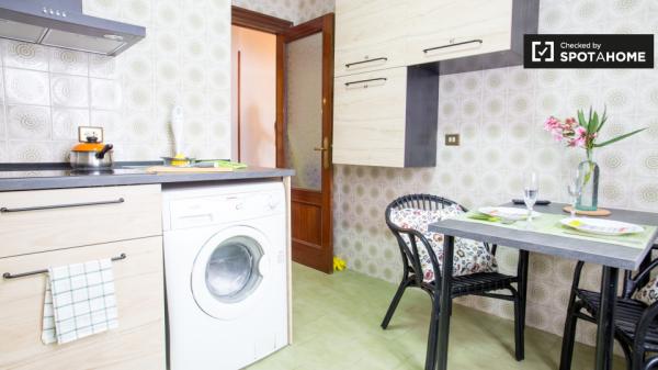 Habitación amueblada en apartamento de 3 dormitorios en Rekalde, Bilbao