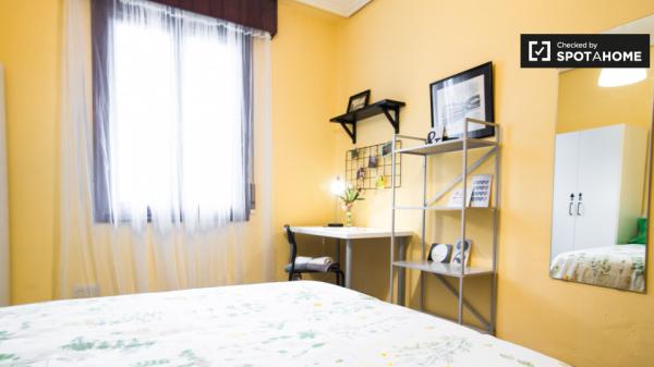 Habitación amueblada en apartamento de 3 dormitorios en Rekalde, Bilbao