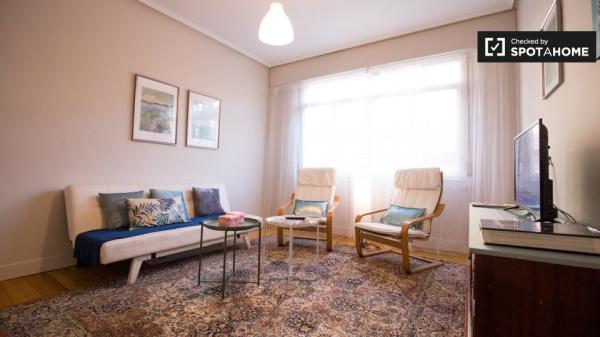 Amplia habitación en apartamento de 3 dormitorios en Uribarri, Bilbao