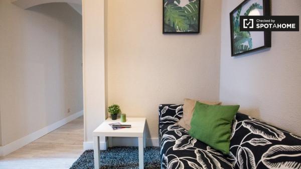 Habitación enorme en un apartamento de 4 dormitorios en Indautxu, Bilbao