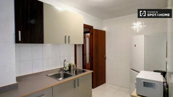 Apartamento de 4 dormitorios en alquiler en Alcalá de Henares.