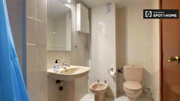 Apartamento de 4 dormitorios en alquiler en Alcalá de Henares, Madrid.