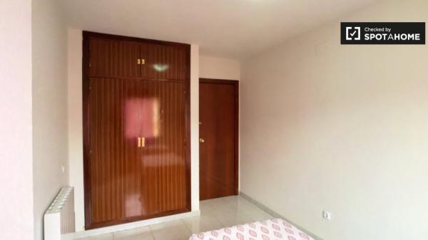 Apartamento de 4 dormitorios en alquiler en Alcalá de Henares, Madrid.