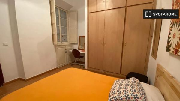 Habitación en piso de 3 dormitorios en Málaga