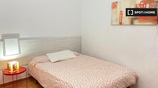 Habitación en piso de 3 dormitorios en Málaga