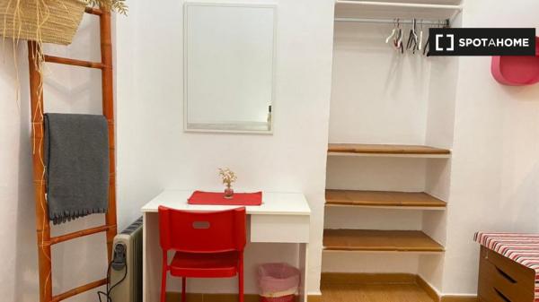 Habitación en piso de 3 dormitorios en Málaga