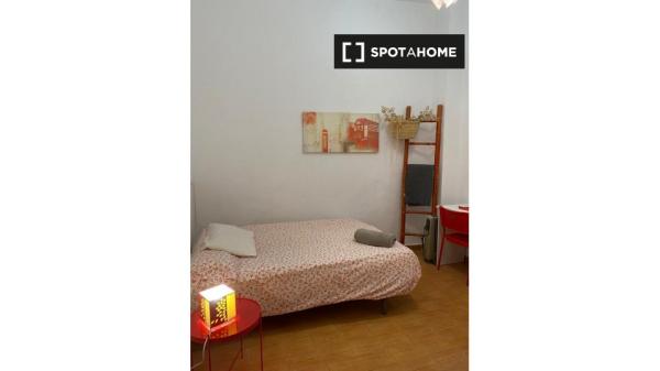 Habitación en piso de 3 dormitorios en Málaga