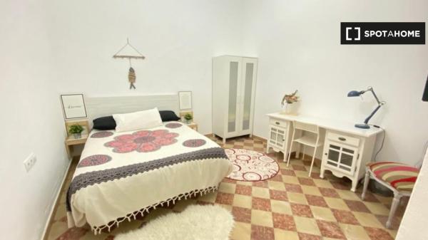 Quarto espaçoso em apartamento de 4 quartos em Málaga