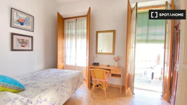 Quarto espaçoso em apartamento de 4 quartos em Málaga