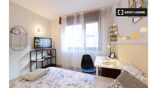 Rooms for rent in 4-bedroom apartment in Deusto, Bilbao