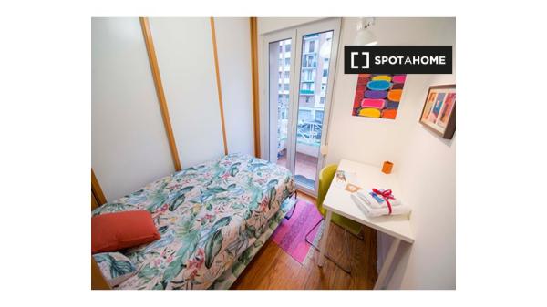 Se alquila habitación en piso de 3 dormitorios en Castaños, Bilbao