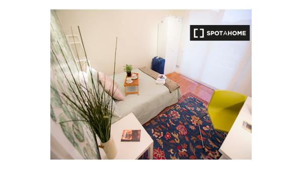 Se alquila habitación en piso de 3 dormitorios en Castaños, Bilbao