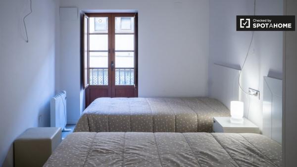 Apartamento de 3 dormitorios en alquiler en Ciutat Vella, Valencia