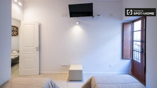 Apartamento de 3 dormitorios en alquiler en Ciutat Vella, Valencia