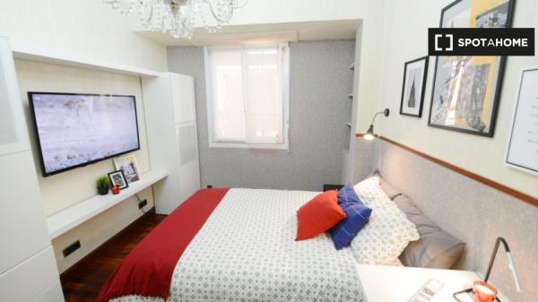 Moderna habitación en piso de 4 dormitorios en Bilbao