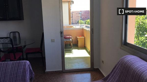 Se alquila habitación en un apartamento de 4 camas, encantadora La Saïdia, Valencia