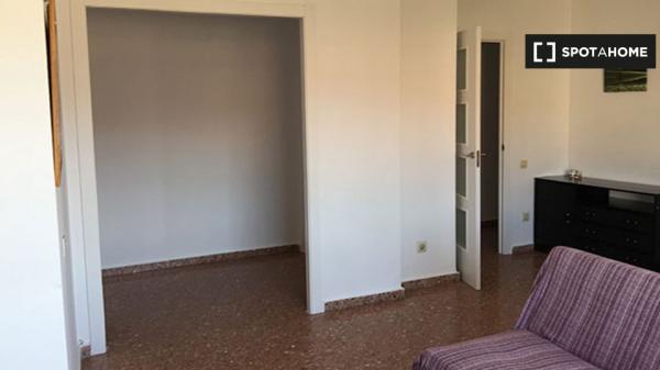 Se alquila habitación en un apartamento de 4 camas, encantadora La Saïdia, Valencia