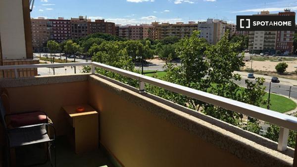 Se alquila habitación en un apartamento de 4 camas, encantadora La Saïdia, Valencia