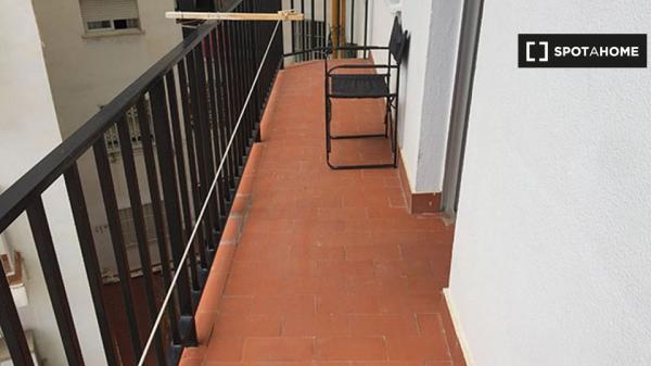 Se alquila habitación en un apartamento de 4 camas, encantadora La Saïdia, Valencia