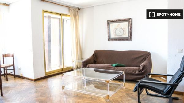 Habitación en apartamento de 3 dormitorios en Algirós, Valencia