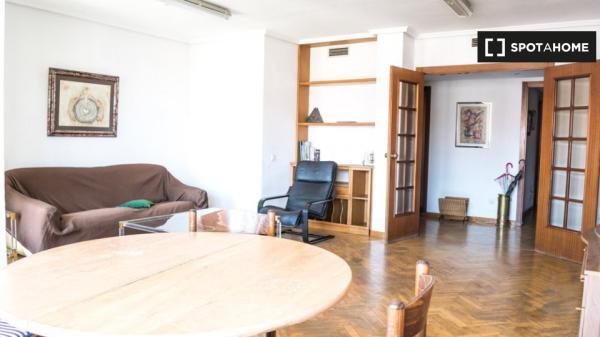 Habitación en apartamento de 3 dormitorios en Algirós, Valencia