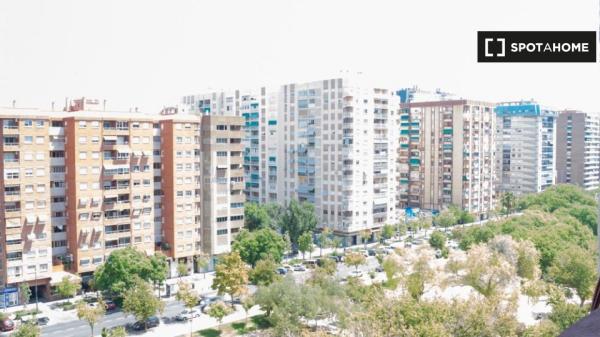 Habitación en apartamento de 3 dormitorios en Algirós, Valencia