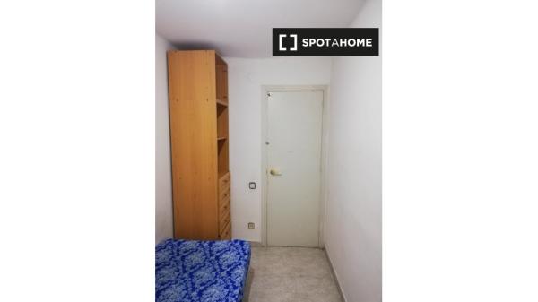 Habitación en piso compartido en barcelona.