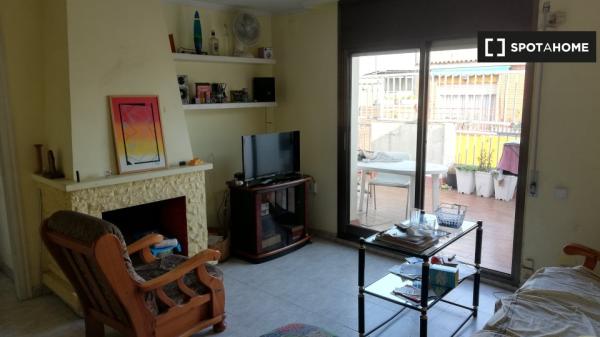 Habitación en piso compartido en barcelona.