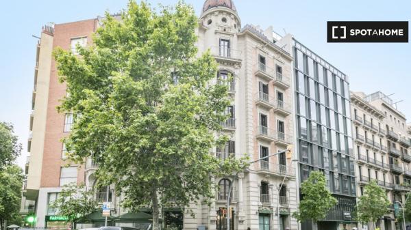 Habitaciones en apartamento de 3 habitaciones en Barcelona