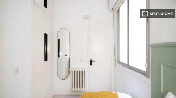 Se alquila habitación en residencia en Madrid