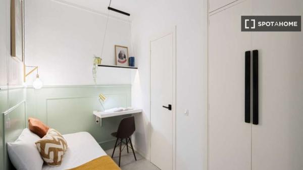 Se alquila habitación en residencia en Madrid