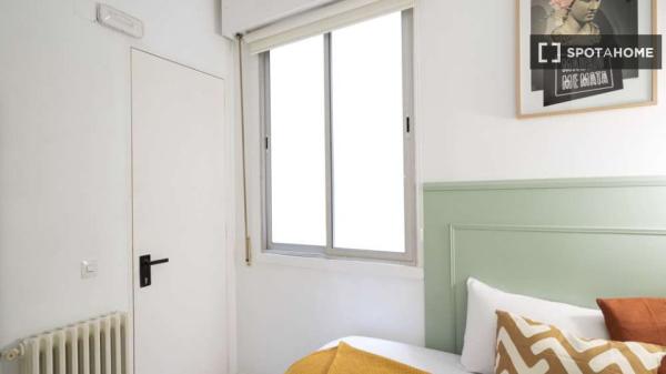 Se alquila habitación en residencia en Madrid