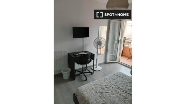 Chambre dans un appartement partagé à Palma