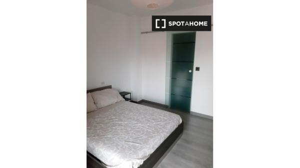 Chambre dans un appartement partagé à Palma