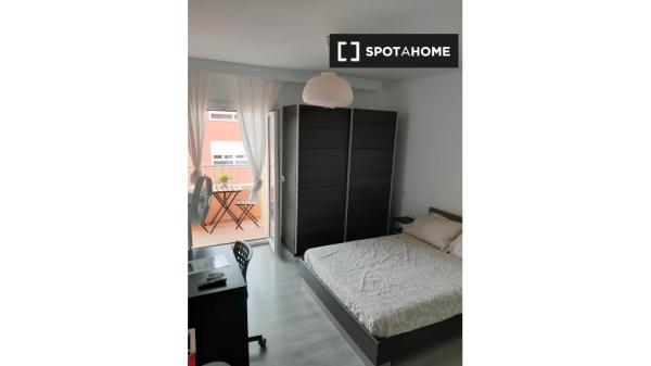 Quarto em apartamento compartilhado em Palma