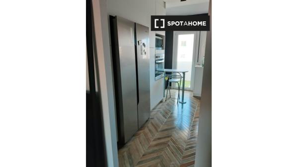 Chambre dans un appartement partagé à Palma