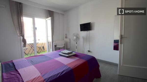 Chambre dans un appartement partagé à Palma