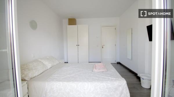 Chambre dans un appartement partagé à Palma