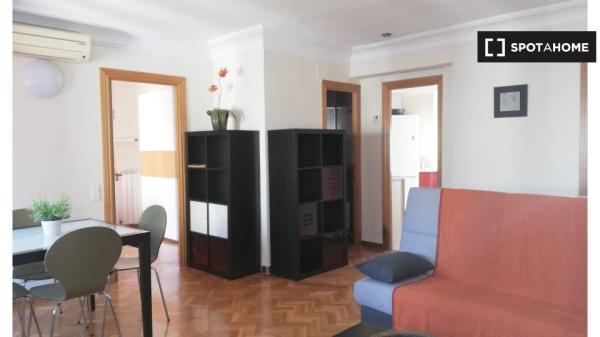 Habitación en piso compartido en Delicias, Zaragoza