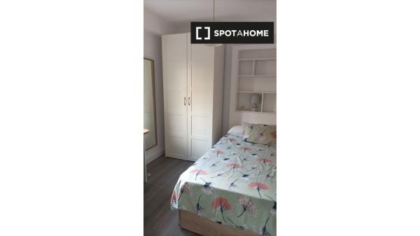 Zimmer zu vermieten in 3-Zimmer-Wohnung in Madrid