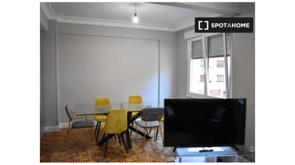 Apartamento de 2 dormitorios en alquiler en Abando, Bilbao