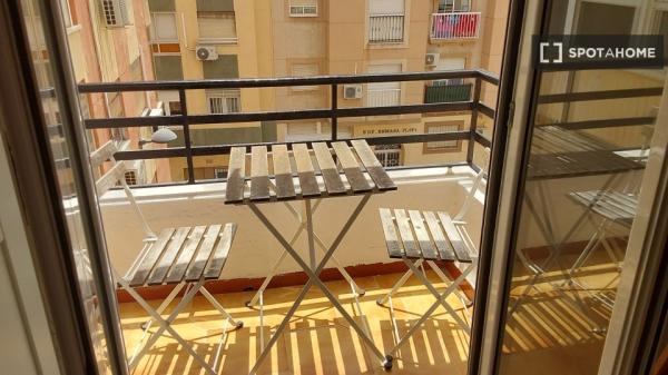 Alquiler de habitaciones en piso de 3 dormitorios en Almería