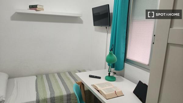 Alquiler de habitaciones en piso de 3 dormitorios en Almería