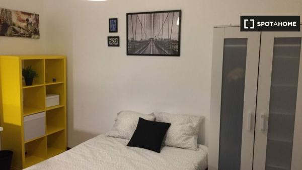 Se alquila habitación en piso compartido en Santiago De Compostela