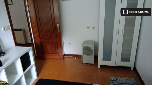 Room for rent in shared apartment in Santiago De Compostela